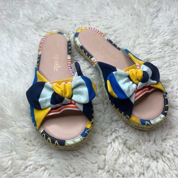 Kate Spade Sz 6 Saltie Shore Oceanside Flat Sandal Blue Yellow Pattern - Picture 1 of 6